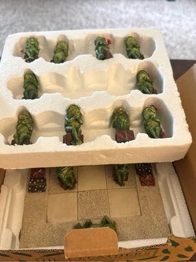 Hen - feathers tic tac toe game  Christmas frogs new